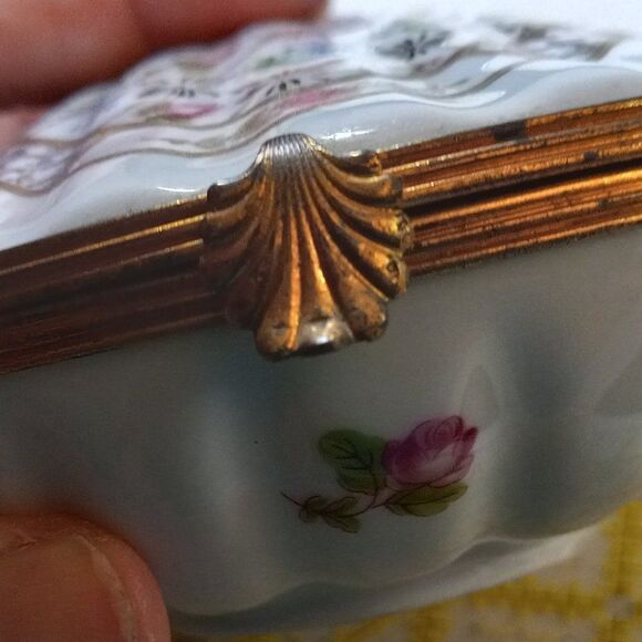 Limoges, France, Clamshell with bracelet - Picture 8 of 10